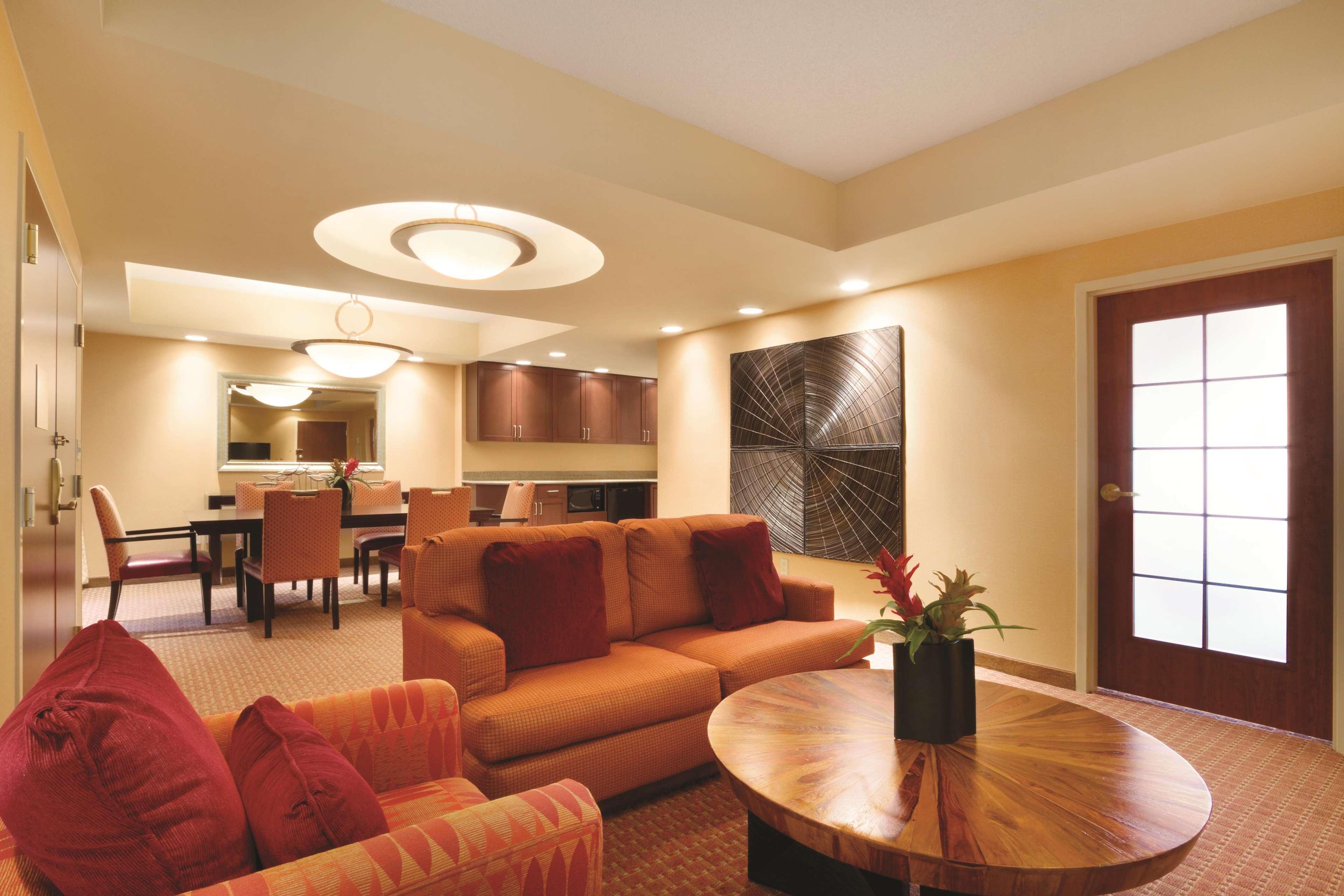 Embassy Suites By Hilton Norman Hotel & Conference Center Szoba fotó