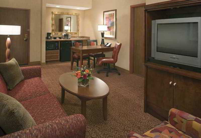 Embassy Suites By Hilton Norman Hotel & Conference Center Szoba fotó